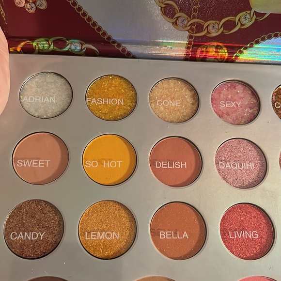 🎈SALE🎈🎀#55.MAKEUP XXL67-COLOR RED EYESHADOW PALETTE🎀 - Picture 7 of 17